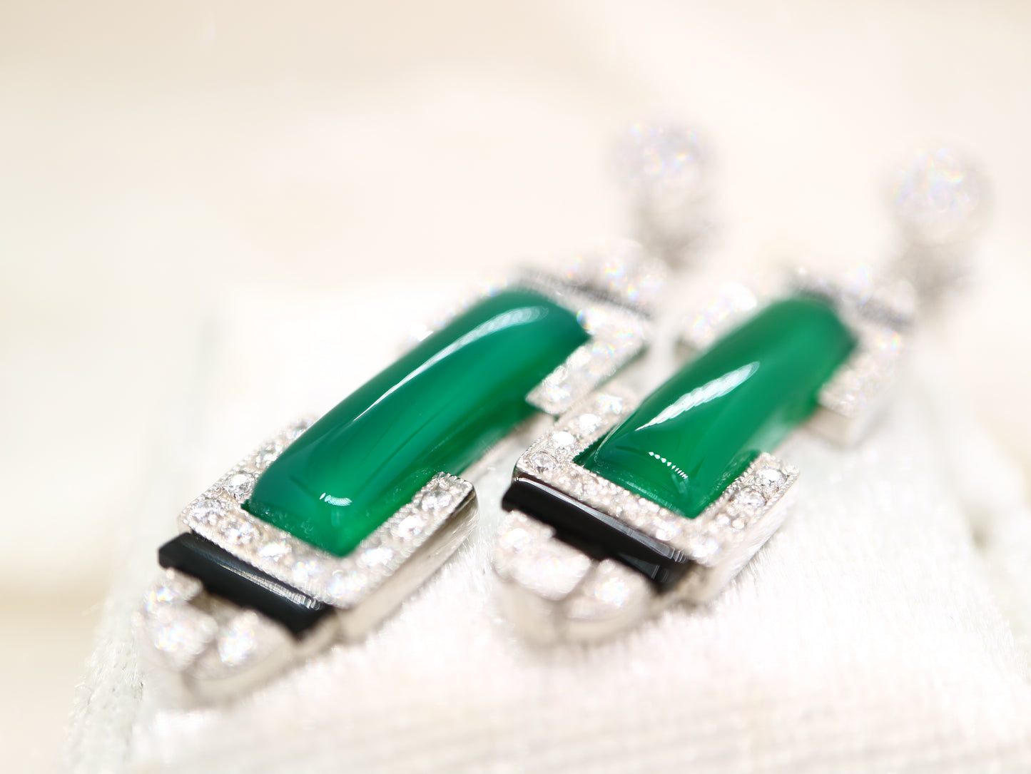 Art deco earrings in sterling silver, green agate and black onyx